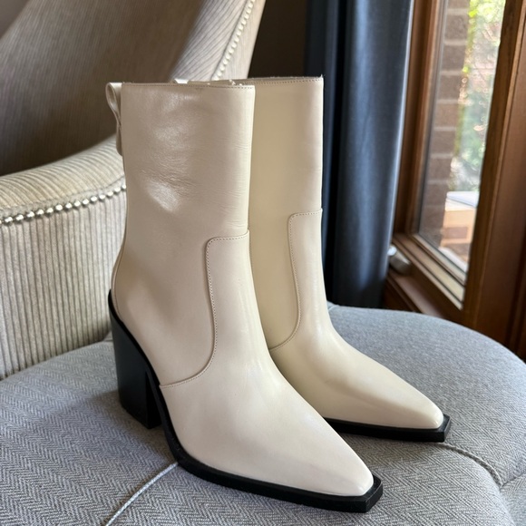 Larroundé James Boot In Ivory Leather